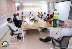 Visite de Christopher Broughton sur les sites de construction de postes électriques à Cotonou et sur les bases-vies des entreprises en charge des travaux