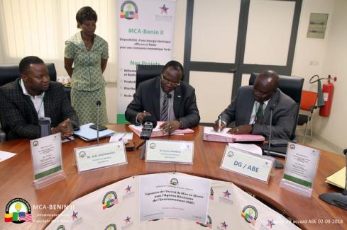Signature de l'accord de mise en oeuvre entre MCA-Bénin II et l'ABE