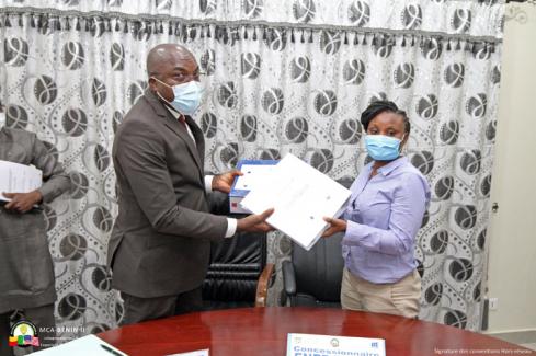 Malika NDIAYE a signé le titre d'exploitation de mini-réseau électrique au Bénin pour le compte l'entreprise Energicity