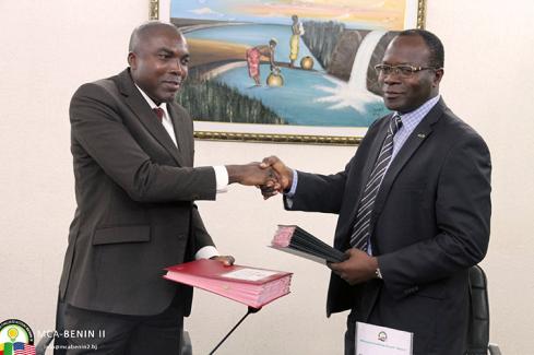 Signature d’un accord de mise en oeuvre entre MCA-Bénin II et l’ABERME